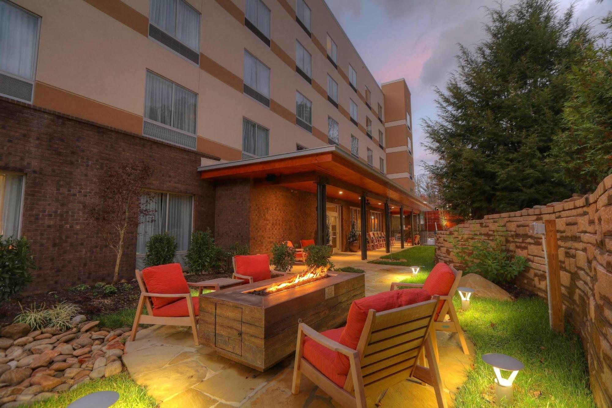 Fairfield Inn & Suites By Marriott Gatlinburg Downtown Exterior photo